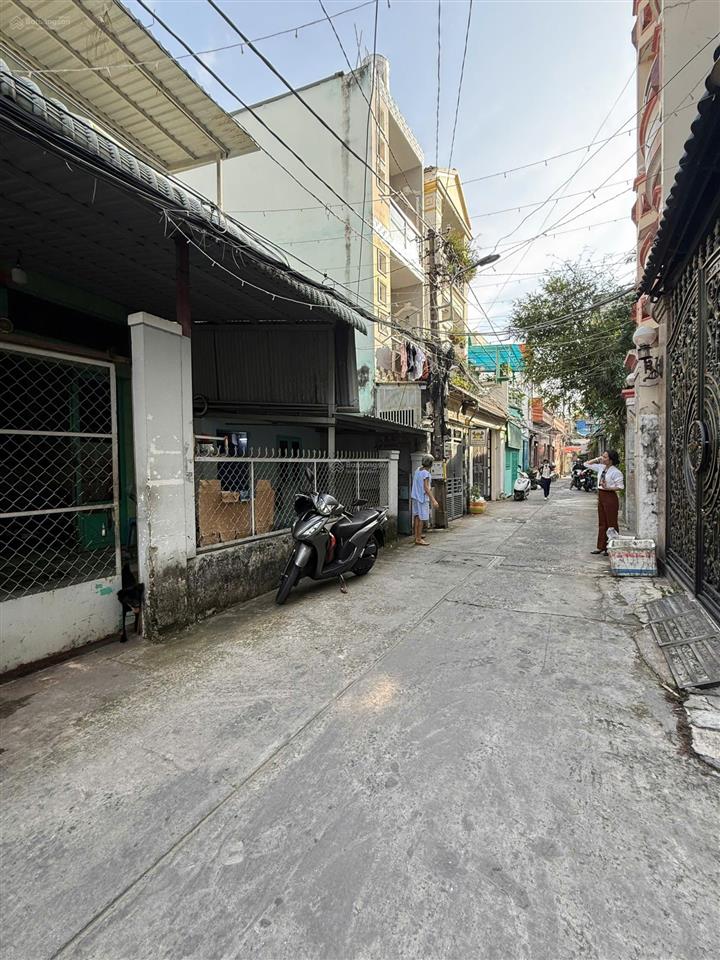 Chỉ 7 tỷ hơn giá đầu tư  giáp quận 5, dt 121m2 ngang gần 10m hẻm 5m ô tô 7 chỗ tới nhà