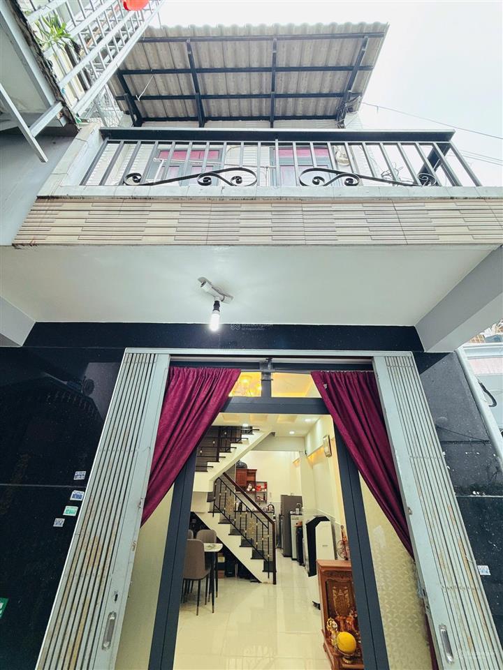 Dương bá trạc quận 8 sát q1  dt 33m2 2 tầng mới ở ngay. chỉ 4.18t tl