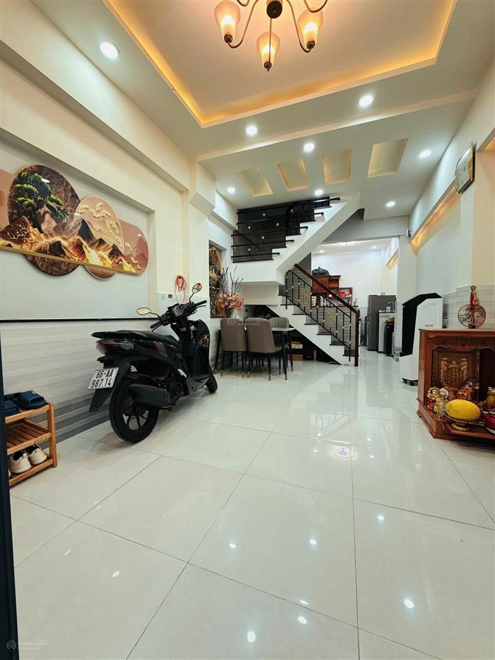 Dương bá trạc quận 8 sát q1  dt 33m2 2 tầng mới ở ngay. chỉ 4.18t tl