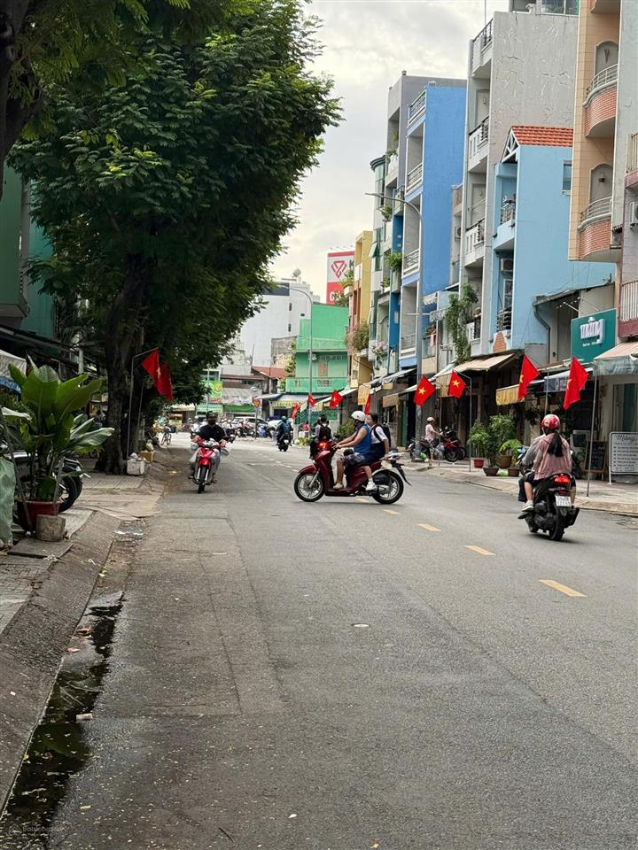Chỉ 11t xíu  mặt tiền quận 11, gần 3/2. dt 56m2, đường 16m có lề 3m.
