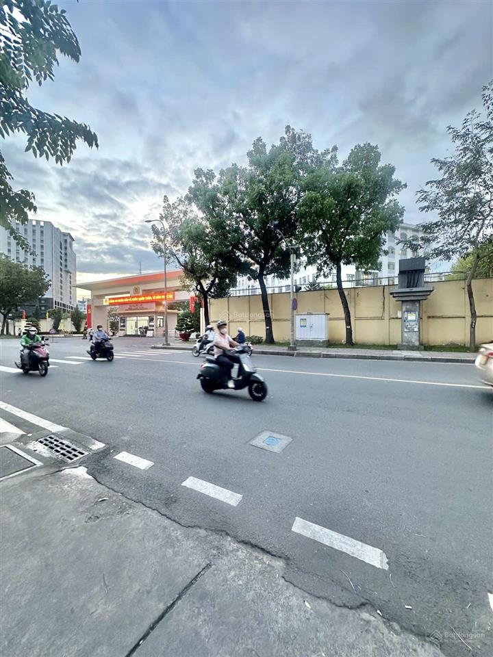 Chỉ 6 tỷ lẻ có ngay nhà nguyễn trãi quận 1, cách mt 1 căn, dt 42m2 5pn (có pn trệt)
