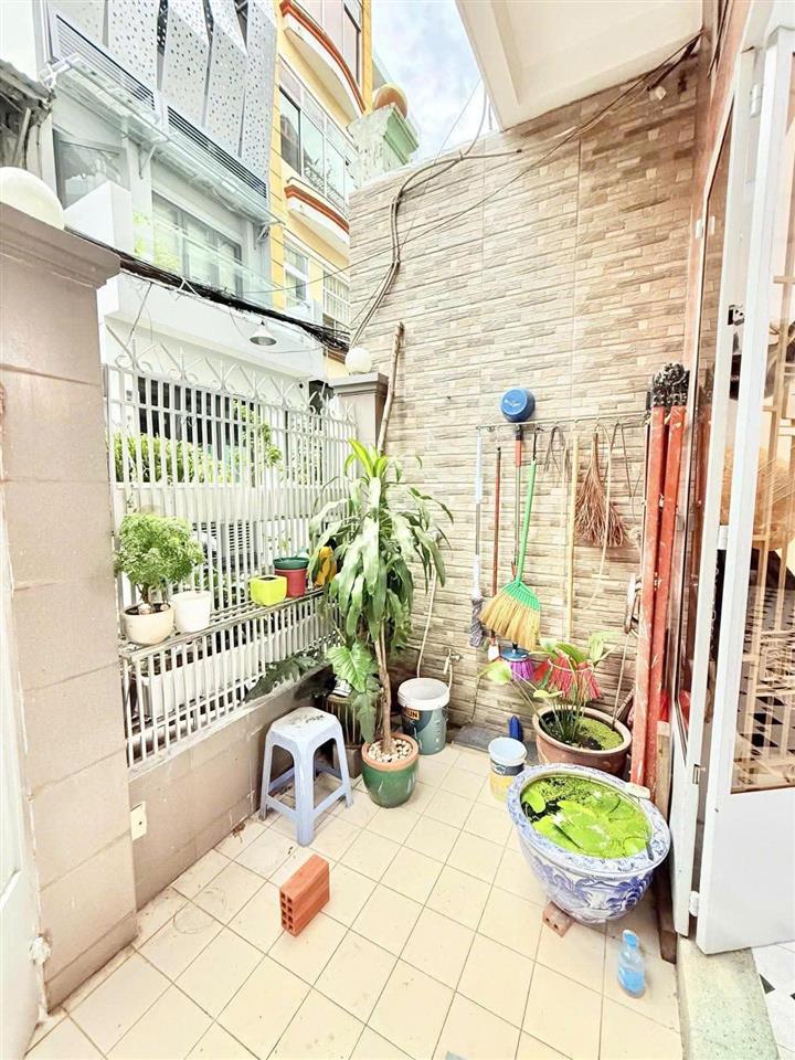 Cư xá nguyễn cảnh chân q1  giảm 20%, dt 45m2 (3.6x12.6).