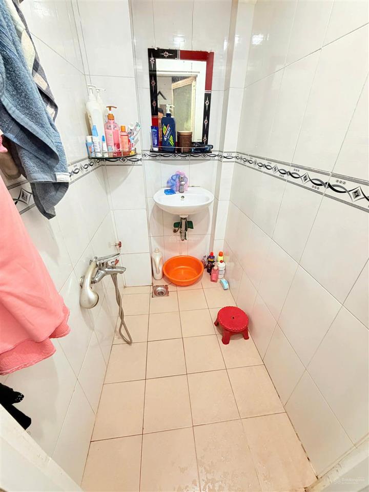 8 đồng lẻ  3/2 quận 10  hẻm xe hơi 5 tầng mới đẹp ở ngay.
