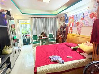 8 đồng lẻ  3/2 quận 10  hẻm xe hơi 5 tầng mới đẹp ở ngay.