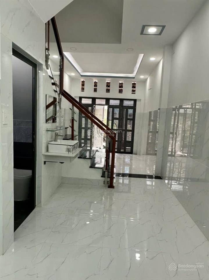 Mặt tiền đường ngay phạm hùng giáp quận 10, 47m2 3 tầng, ô tô đỗ cửa