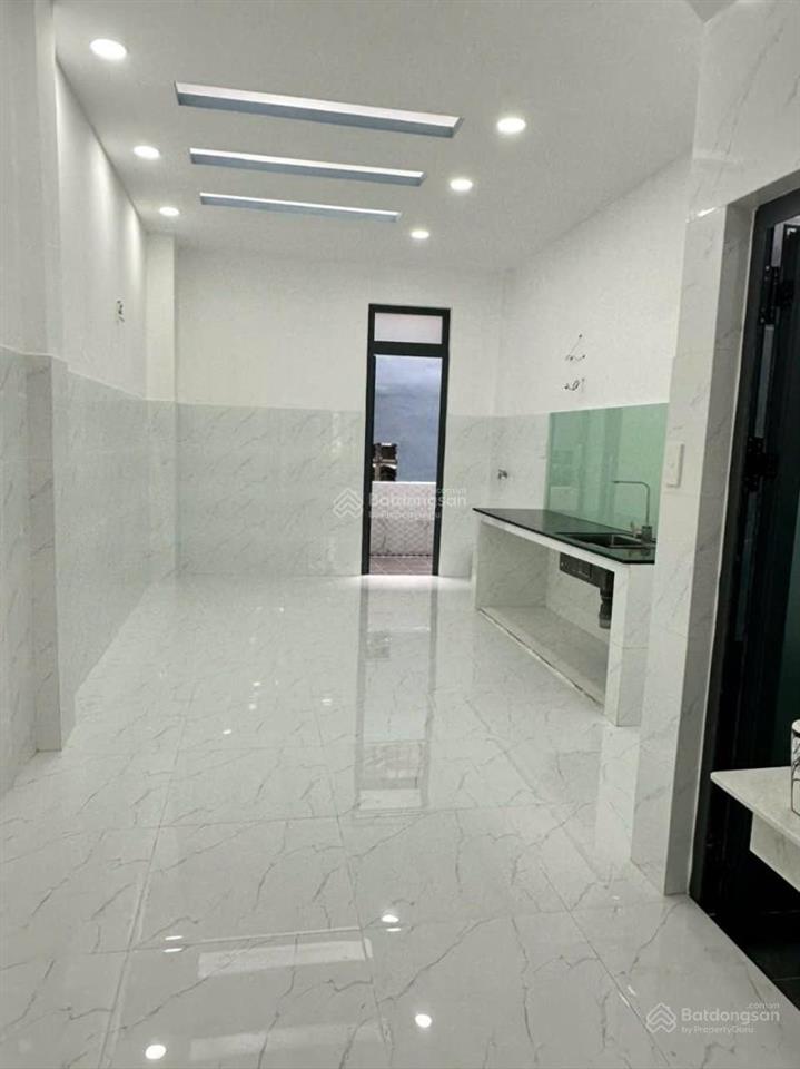 Mặt tiền đường ngay phạm hùng giáp quận 10, 47m2 3 tầng, ô tô đỗ cửa