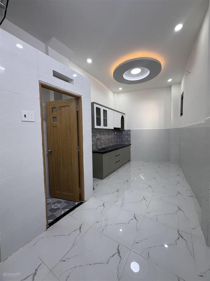 Hàn hải nguyên3/2 quận 11. dt 32m2 4 tầng 4pn, đi bộ 10m ra ô tô đỗ.