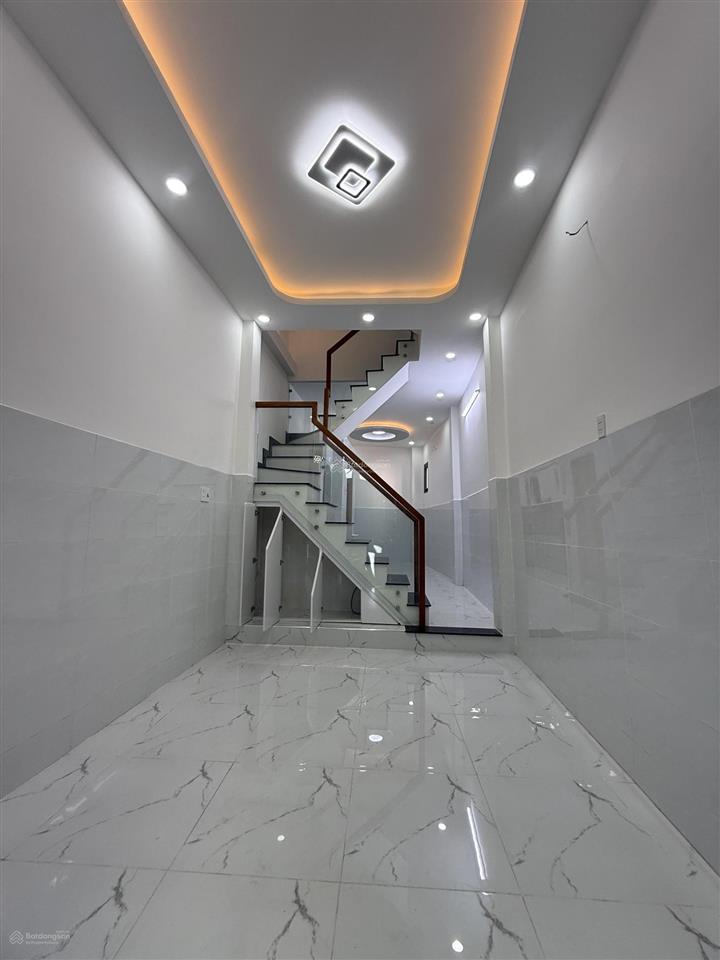 Hàn hải nguyên3/2 quận 11. dt 32m2 4 tầng 4pn, đi bộ 10m ra ô tô đỗ.