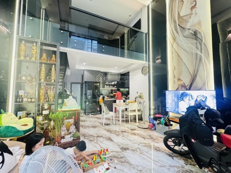 Ngay công viên dạ nam quận 8, 5 tầng ngang 4.7m  giảm sâu.