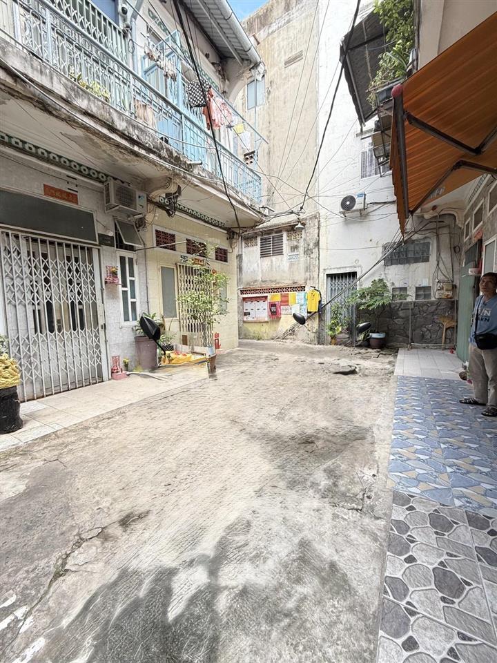 Tầng trệt chung cư quận 5  90m2 sử dụng 3pn giá 3,99 tỷ