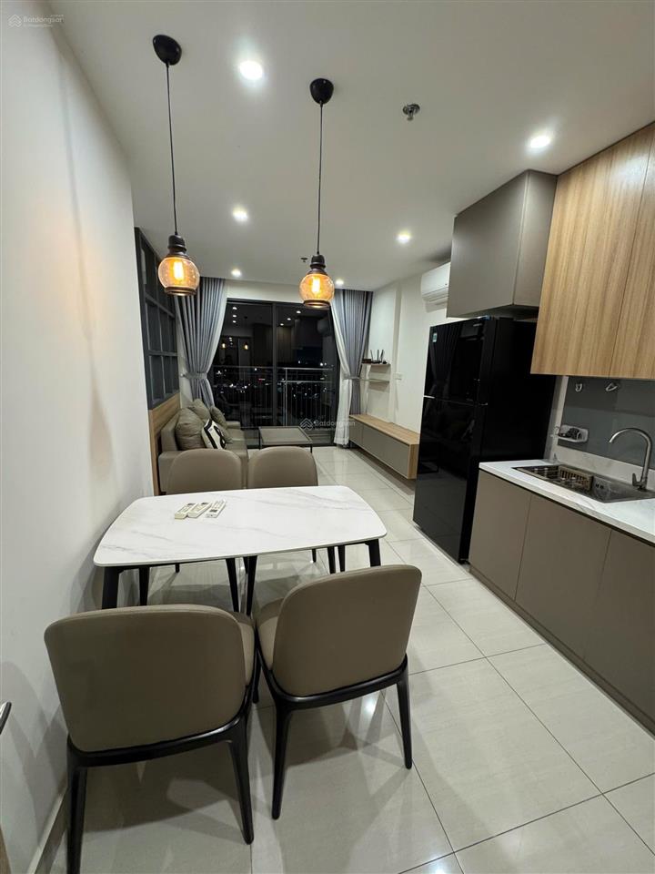 Chính chủ bán căn hộ 2pn+ 69m2 căn góc full nội thất chỉ 3tỷ vin q9