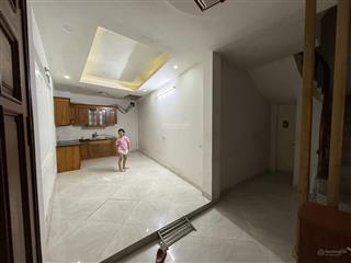 Chính chủ cho thuê nhà nguyên căn 35m2 x 5 tầng tại ngõ 318 la thành