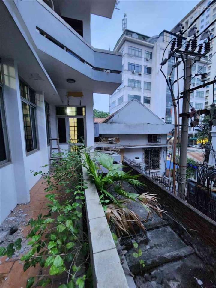 Bán nhà minh khai gần ngã tư bạch mai, 75m, ngang 7m, lô góc, gara ô tô, 30m ra phố, ở hoặc làm vp.