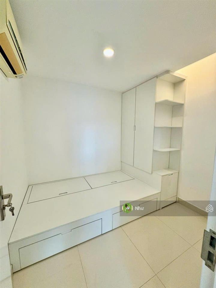 Không ở nữa nên bán ch sky garden 3, q7, dt 75m2 2pn 2wc bao vat và phí, view nội khu