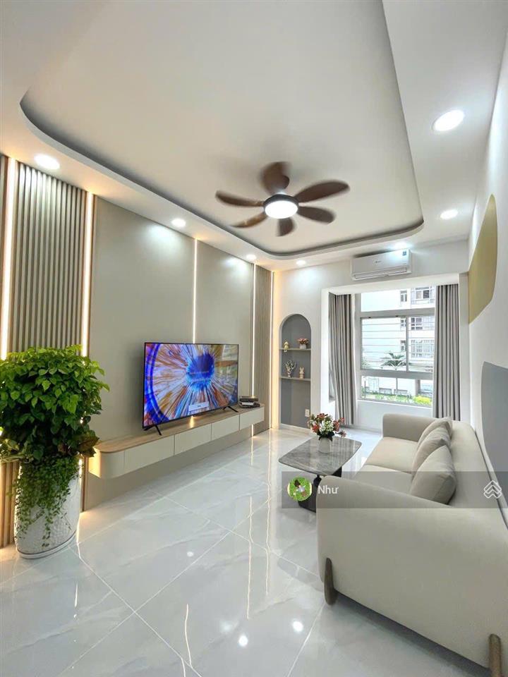 Không ở nữa nên bán ch sky garden 3, q7, dt 75m2 2pn 2wc bao vat và phí, view nội khu