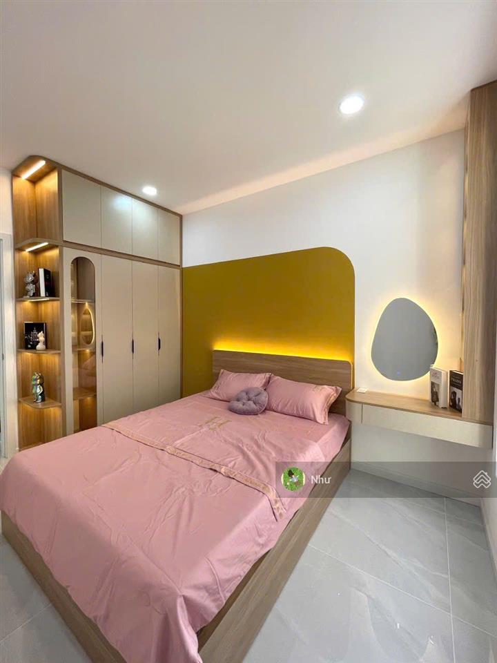Không ở nữa nên bán ch sky garden 3, q7, dt 75m2 2pn 2wc bao vat và phí, view nội khu