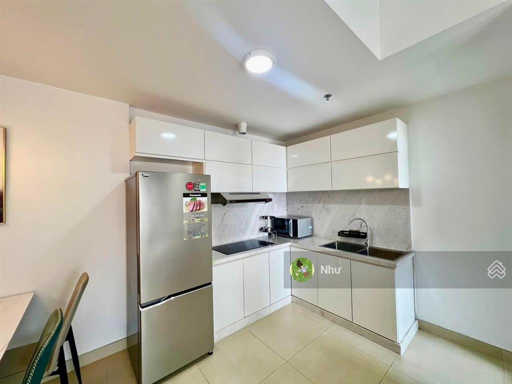 Chính chủ cần bán gấp căn hộ 2 phòng ngủ cc him lam q7, dt 76m2 kèm nội thất sổ riêng