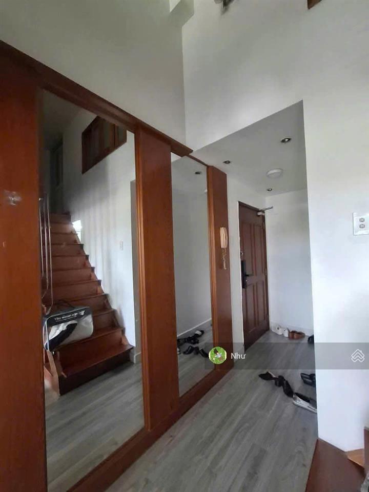 Chủ cần bán ch hưng vượng 1 q. 7, dt 78m² 2pn 2wc giá 1,85 có tl đã có sổ tặng nội thất