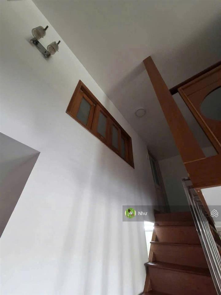Chủ cần bán ch hưng vượng 1 q. 7, dt 78m² 2pn 2wc giá 1,85 có tl đã có sổ tặng nội thất