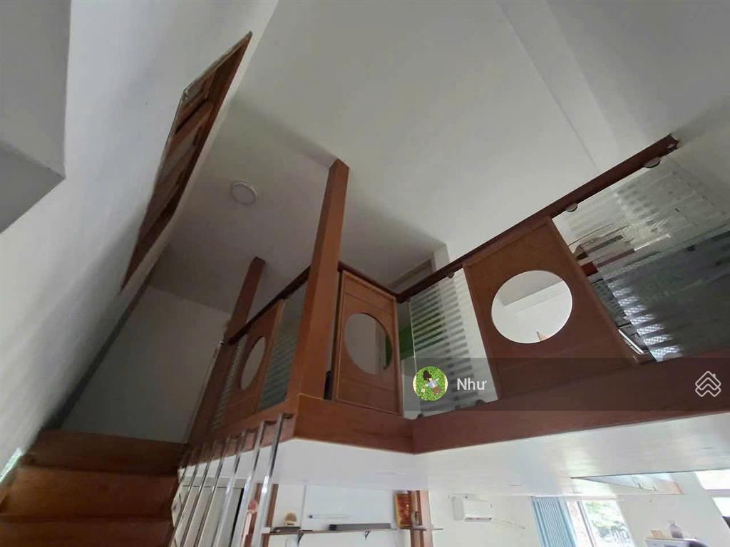 Chủ cần bán ch hưng vượng 1 q. 7, dt 78m² 2pn 2wc giá 1,85 có tl đã có sổ tặng nội thất