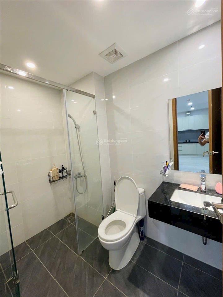 Hạ giá 300 triệu bán nhanh, ch screc tower q. 3 dt 76m2, 2pn2nvs, nội thất cơ bản  shr