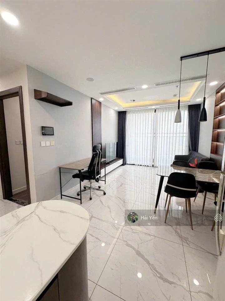 Chính chủ gửi bán, ch screc tower q. 3, giá 1 tỷ 850 dt76m2, 2pn +2wc, nội thất cơ bản  có sổ hồng