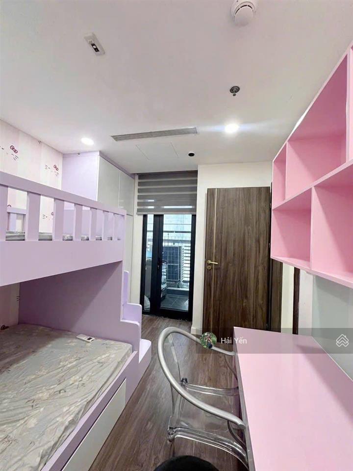 Chính chủ gửi bán, ch screc tower q. 3, giá 1 tỷ 850 dt76m2, 2pn +2wc, nội thất cơ bản  có sổ hồng