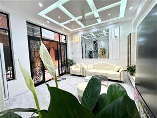 Bán nhà đê la thành  trung tâm đống đa  nhà mới  thang máy  full nội thất  10m ra phố