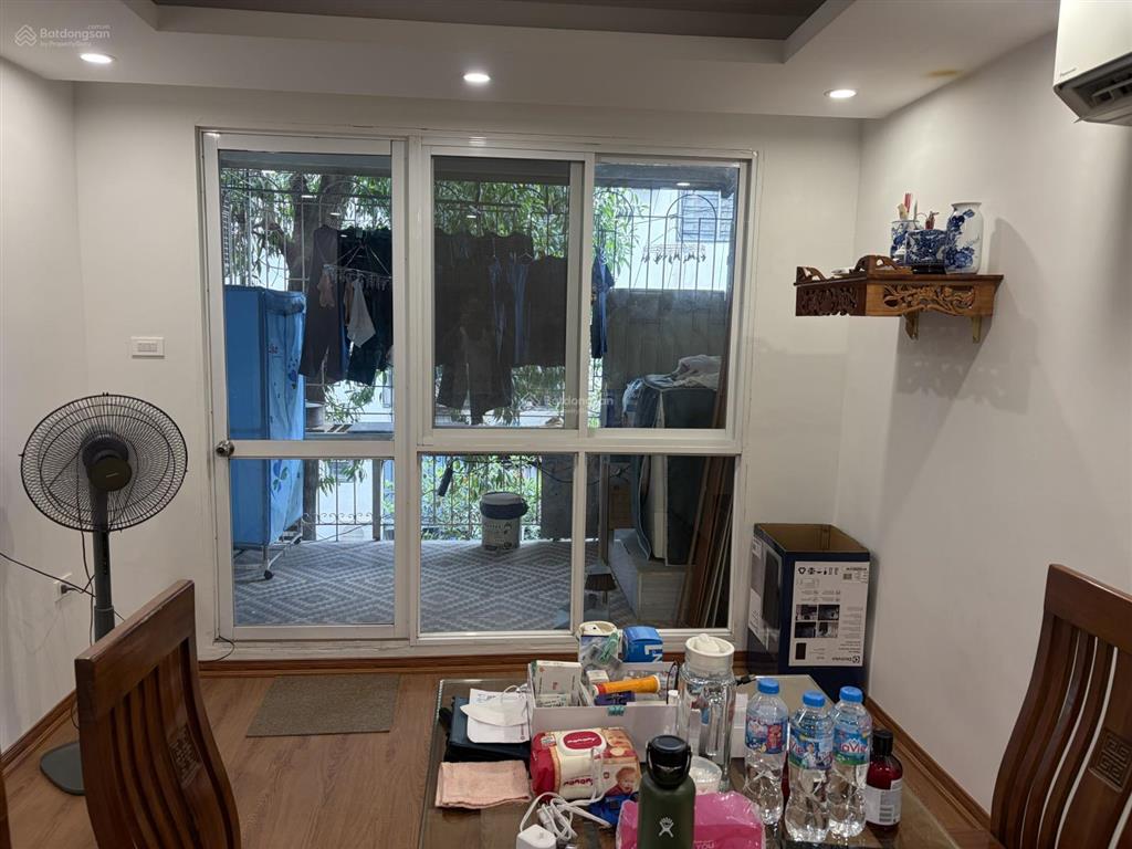 Chính chủ cần bán căn hộ tập thể vị trí cực đẹp diện tích 38,5/65 m2, đầy đủ tiện nghi.