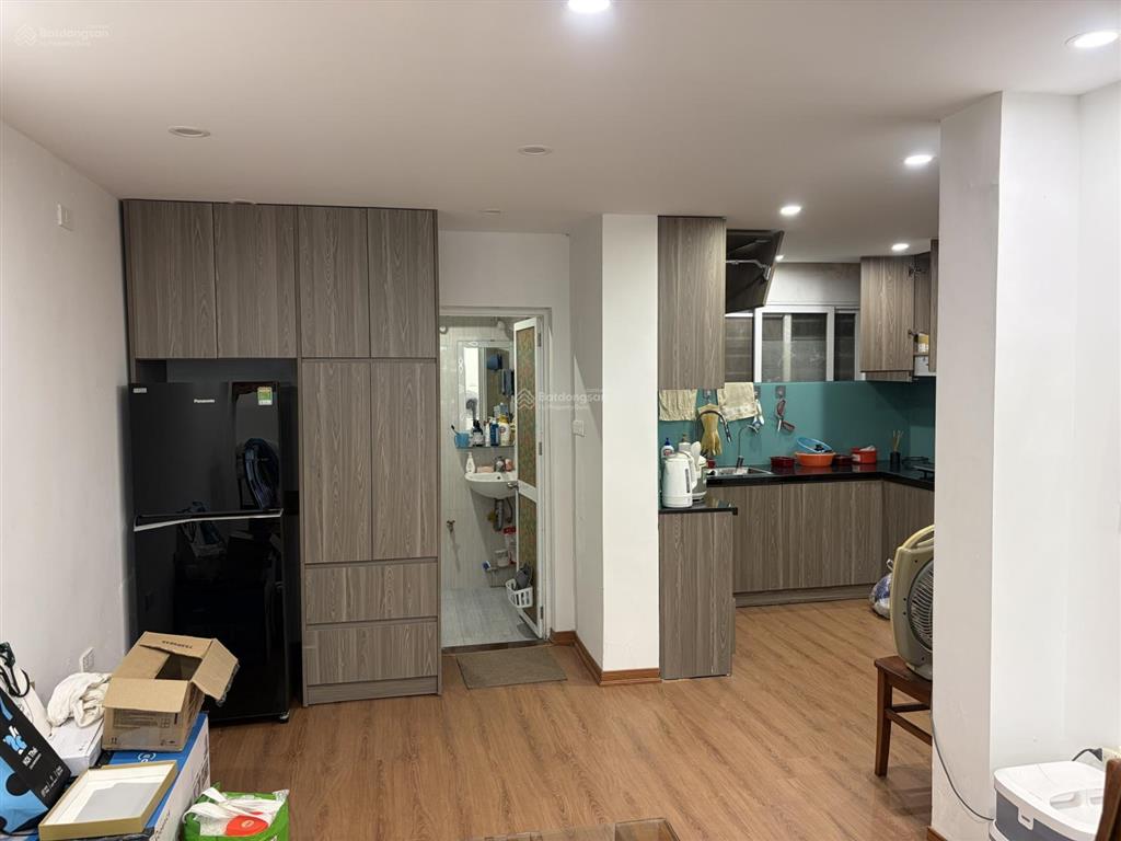 Chính chủ cần bán căn hộ tập thể vị trí cực đẹp diện tích 38,5/65 m2, đầy đủ tiện nghi.
