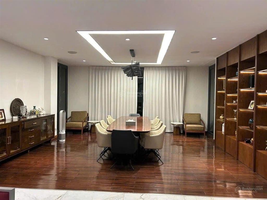 Cần bán cho con mua nhà biệt thự compound 226 lê văn sỹ 200m2 view công viên 59 tỷ khu vip tân bình