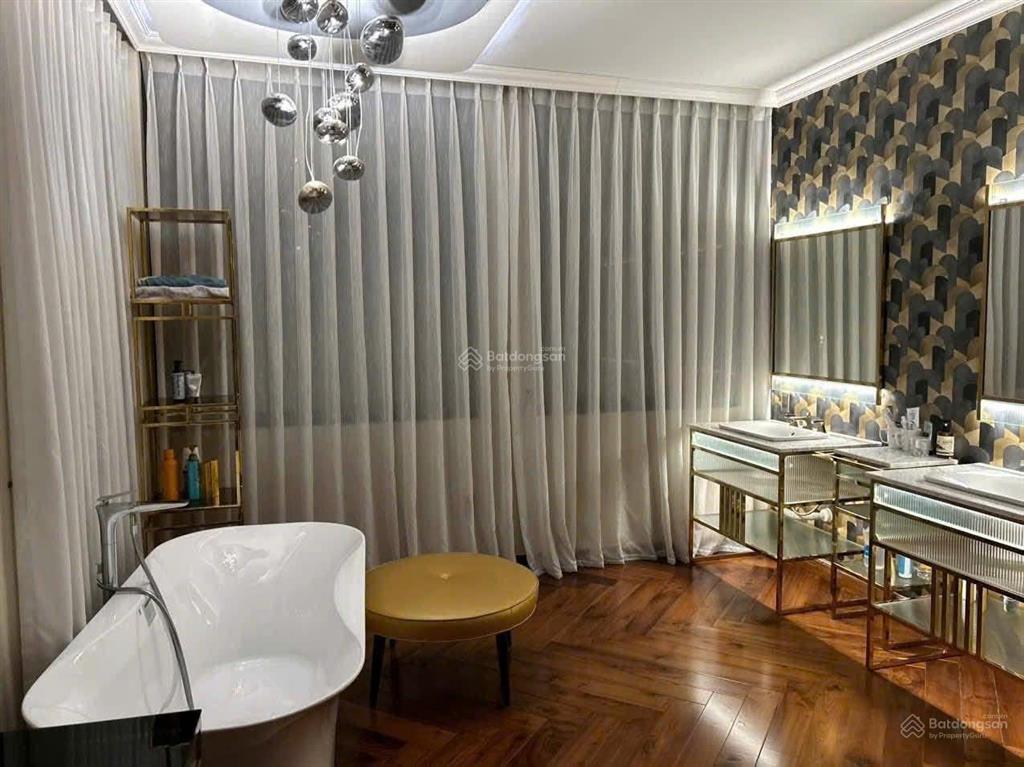 Cần bán cho con mua nhà biệt thự compound 226 lê văn sỹ 200m2 view công viên 59 tỷ khu vip tân bình