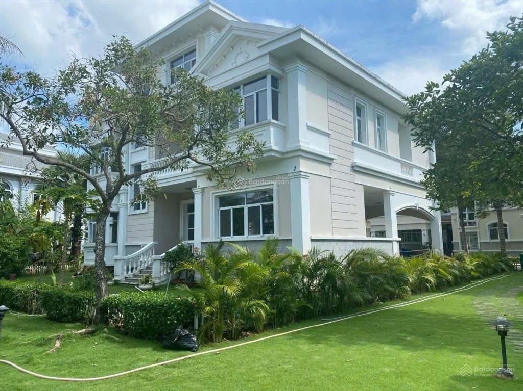 Chủ có chuyện cần bán nhanh biệt thự chateau 568m² chỉ 230 tỷ góc 2 mặt tiền view công viên quận 7