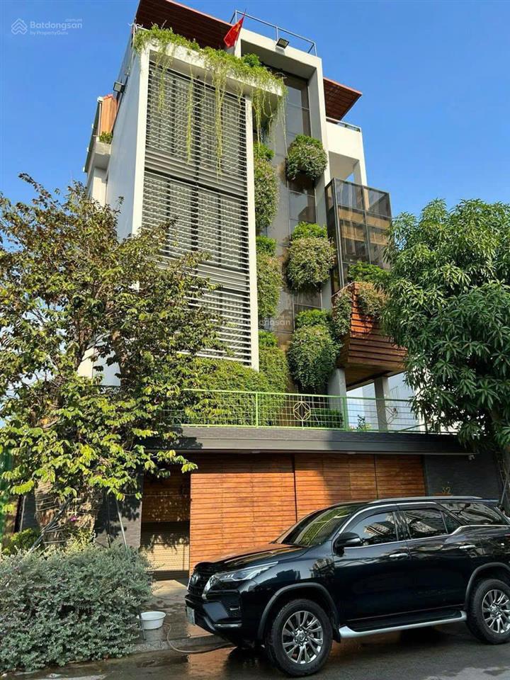 Biệt thự vip ven sông quận 7 dt lớn 280m2 chỉ 35 tỷ hầm 5 tầng có thang máy hồ bơi full nội thất