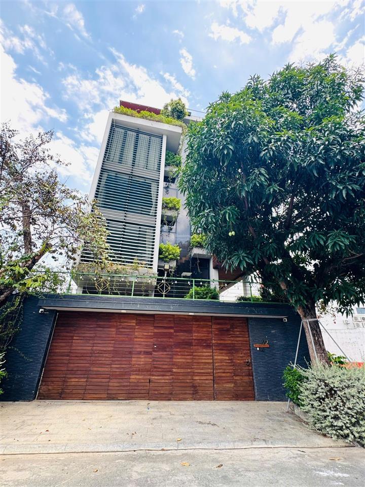 Biệt thự vip ven sông quận 7 dt lớn 280m2 chỉ 35 tỷ hầm 5 tầng có thang máy hồ bơi full nội thất