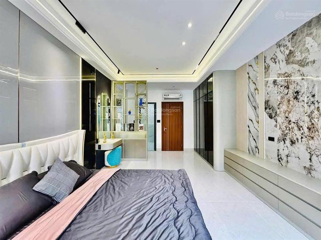 Biệt thự q3  khu vip hoàng sa  ngang 8m, 3 tầng  full nội thất