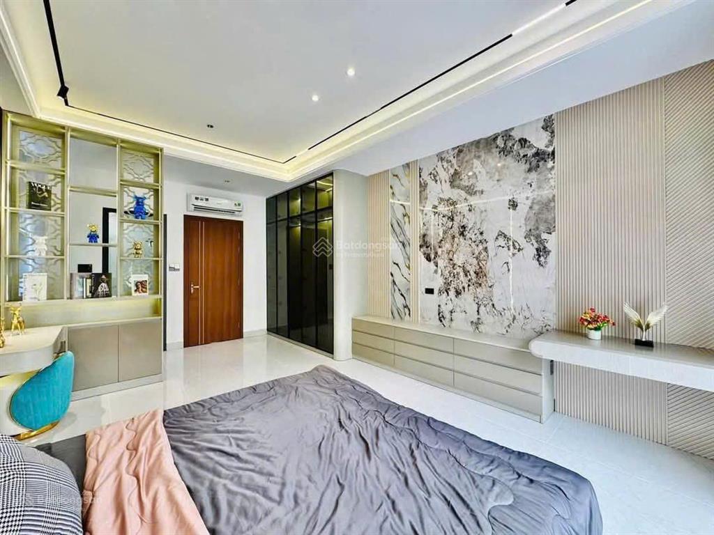 Biệt thự q3  khu vip hoàng sa  ngang 8m, 3 tầng  full nội thất