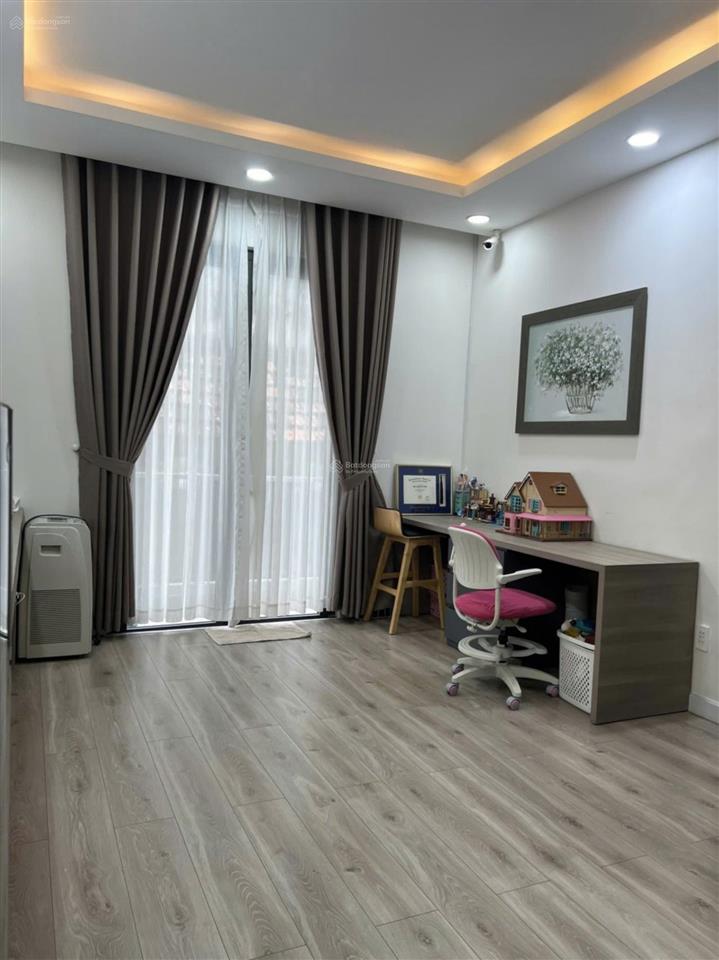 Biệt thự sát q10  khu vip cmt8  ngang 8m, 3 tầng  full nội thất
