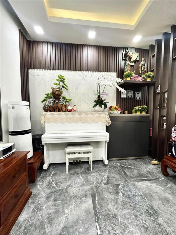 Biệt thự sát q10  khu vip cmt8  ngang 8m, 3 tầng  full nội thất
