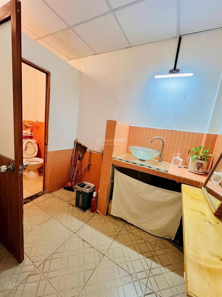 Nhà mặt tiền đường nghiêm toản cần bán