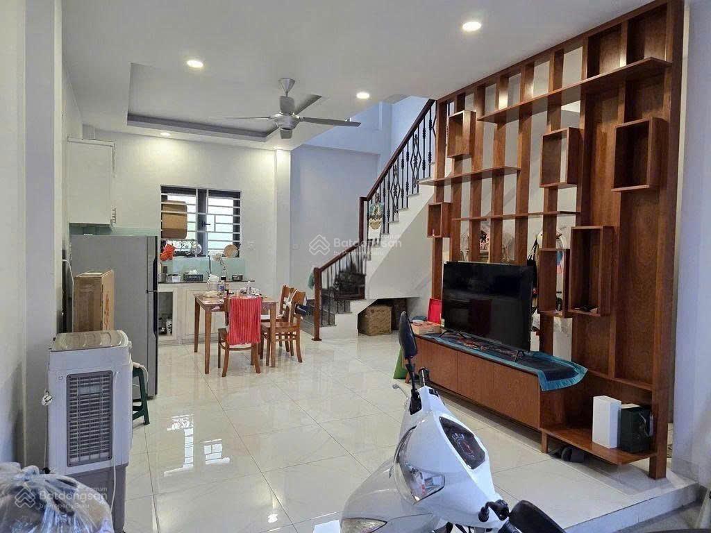 Hẻm xe tải cần bán nhà đường lý thường kiệt  tân bình