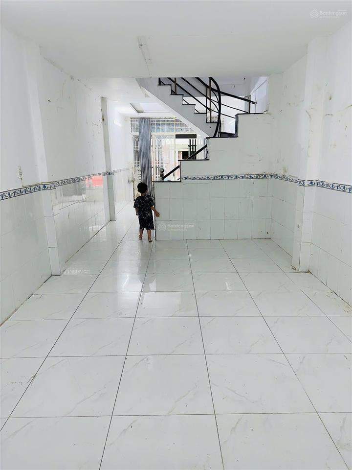 Cần bán gấp nhà btct hxh đường lũy bán bích  tân phú