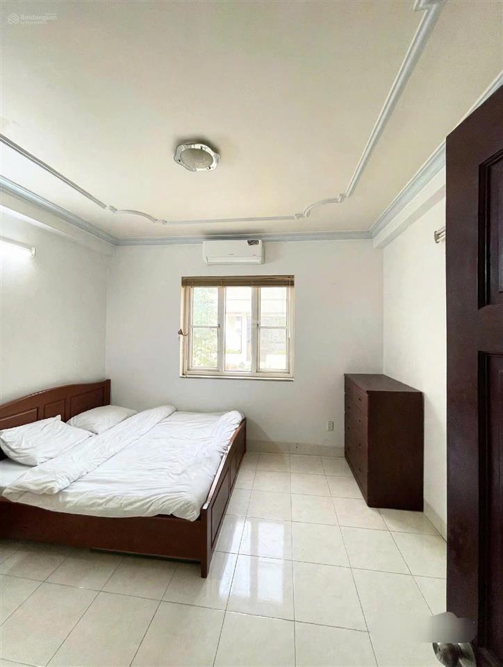 Chủ cần bán nhà mặt tiền thân nhân trung  tân bình
