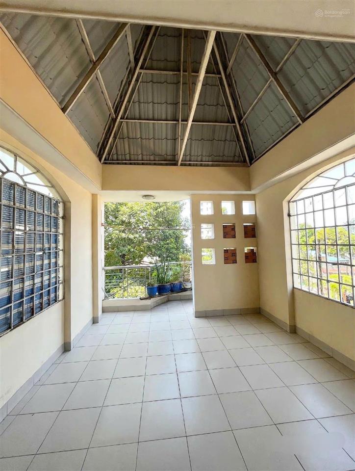 Chủ cần bán nhà mặt tiền thân nhân trung  tân bình