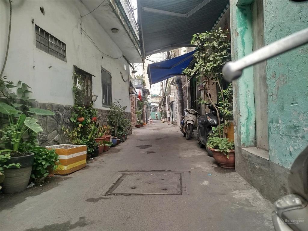 Cần bán gấp nhà 2 tầng  hẻm xe hơi hòa bình  tp