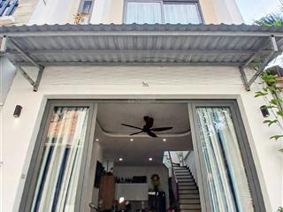 Cần bán gấp nhà đẹp hẻm xe hơi  nguyễn háo vĩnh  tp