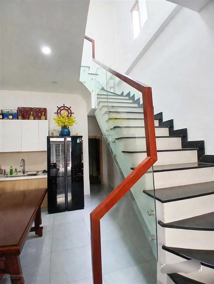 Cần bán gấp nhà đẹp hẻm xe hơi  nguyễn háo vĩnh  tp