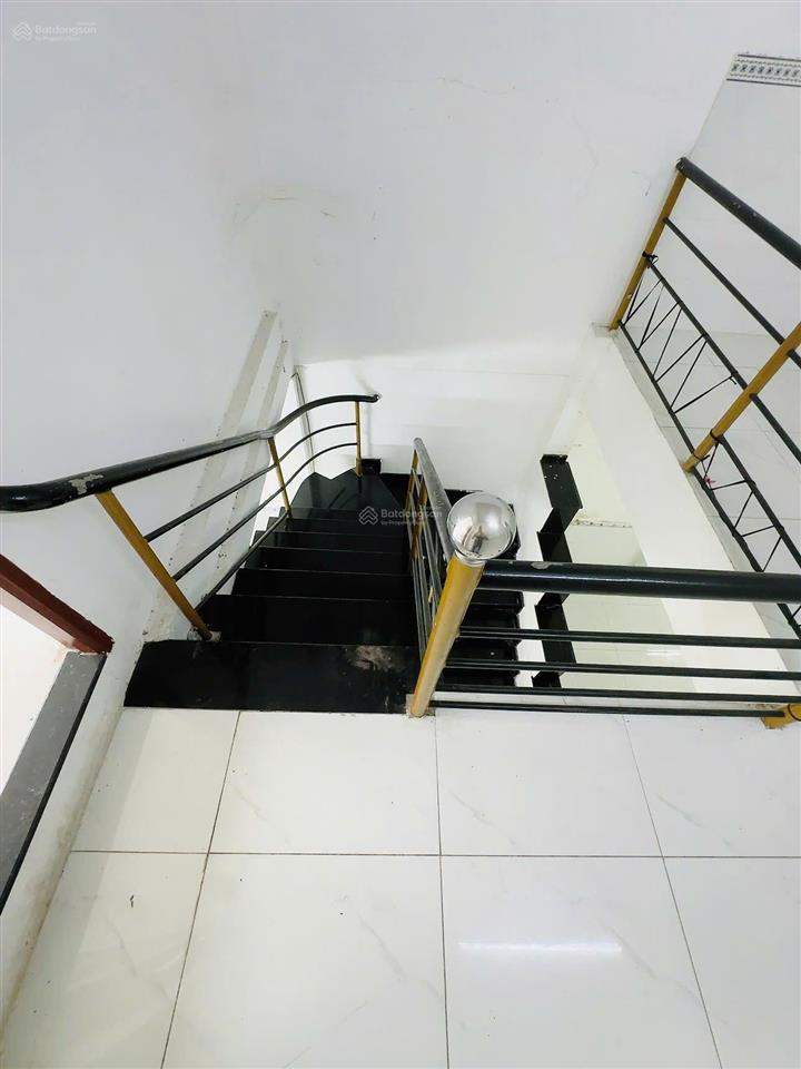 Cần bán gấp nhà 2 tầng  mặt tiền trần văn cẩn  tp