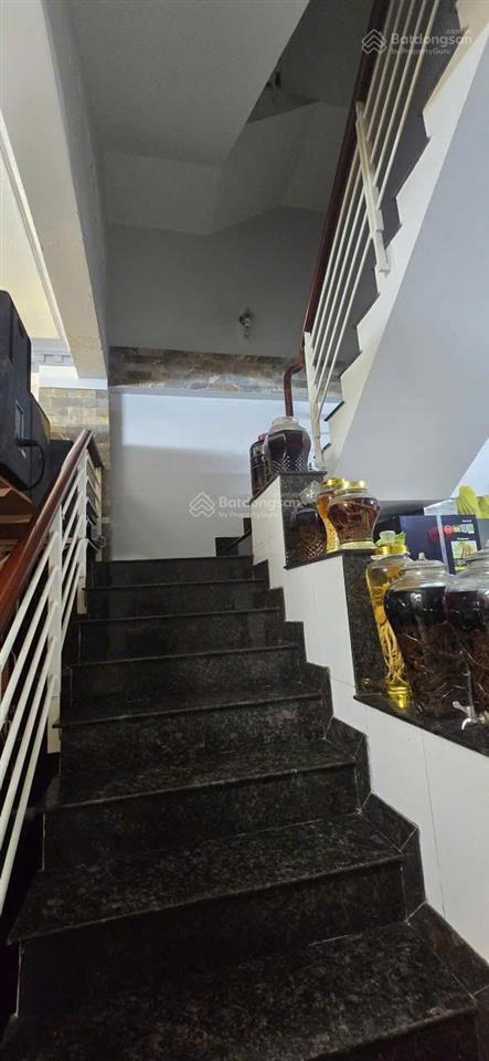 Chủ cần bán gấp nhà 3 tầng  mặt tiền đỗ thị tâm  tp