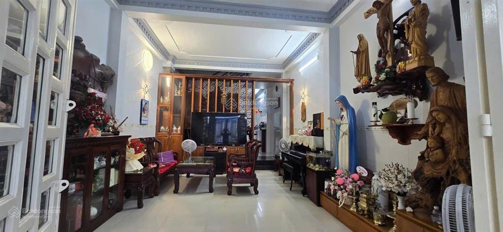 Chủ cần bán gấp nhà 3 tầng  mặt tiền đỗ thị tâm  tp
